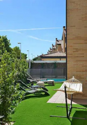 Luxury villa Pool and free parking Gran Vía Madrid centro ZBE